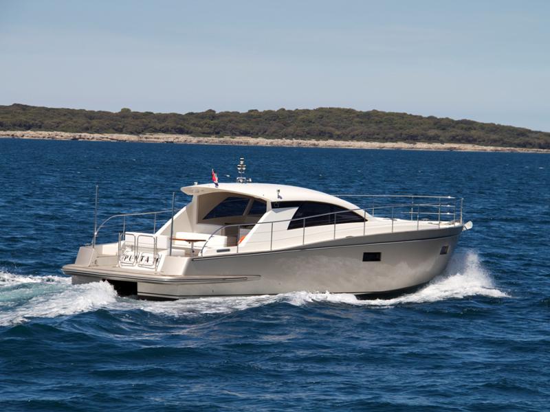 Book yachts online - motorboat - Cyrus 13.8 Hardtop - Punta II - rent