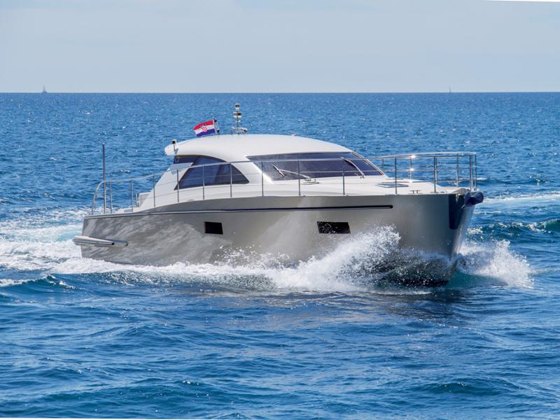Book yachts online - motorboat - Cyrus 13.8 Hardtop - Punta II - rent
