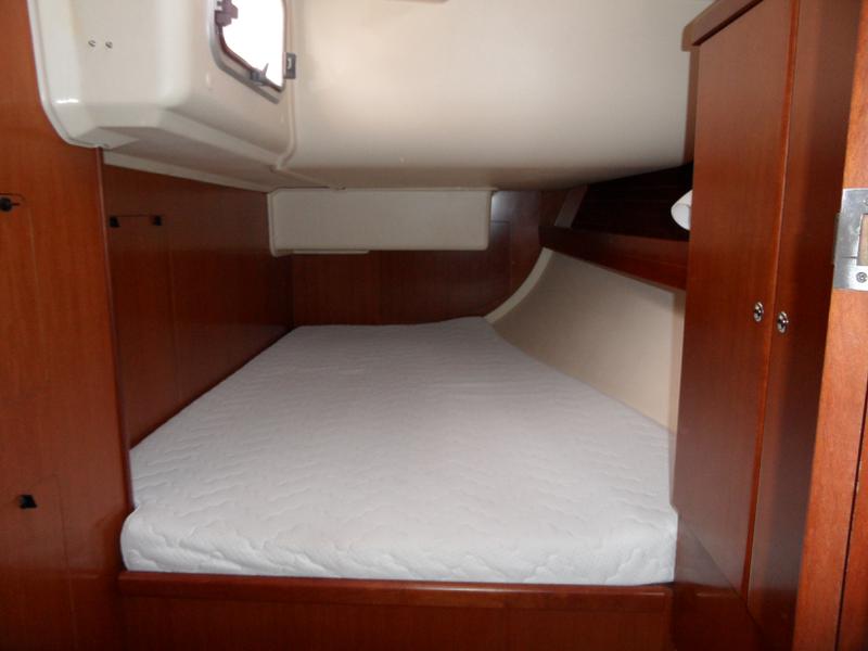 Book yachts online - sailboat - Dufour 425 GL - Oversea - rent