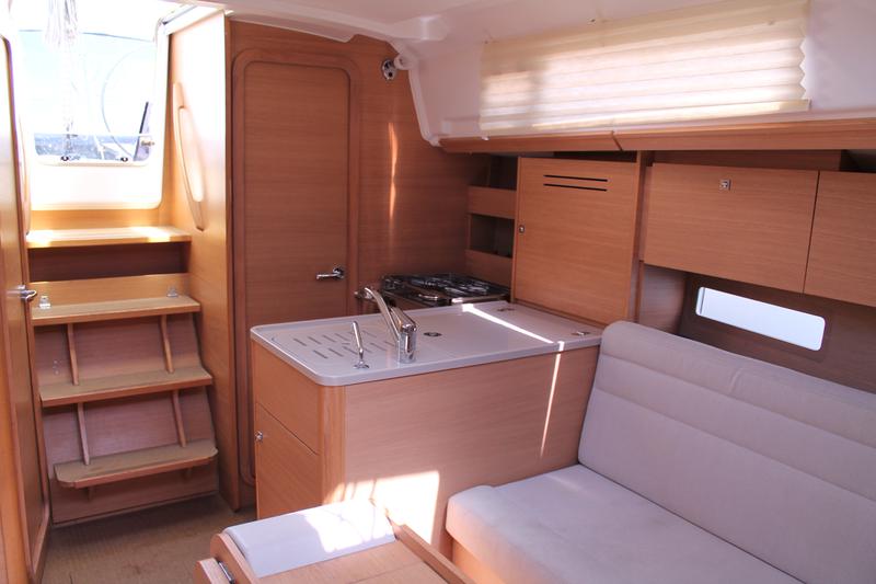 Book yachts online - sailboat - Dufour 310 - Ala Bianca - rent