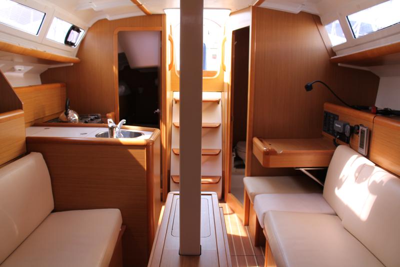 Book yachts online - sailboat - Sun Odyssey 33 - Pluton Planet - rent