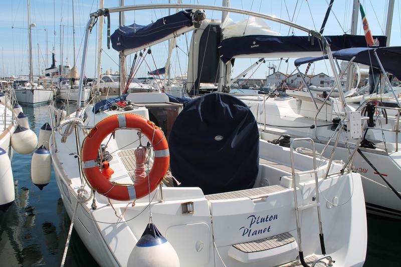 Book yachts online - sailboat - Sun Odyssey 33 - Pluton Planet - rent