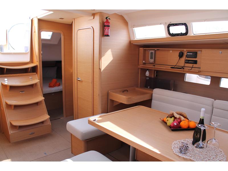 Book yachts online - sailboat - Dufour 460 - Neptune Planet - rent