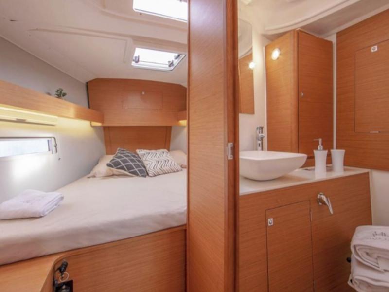 Book yachts online - sailboat - Dufour 390 Grand Large - D 390 NEW  - rent