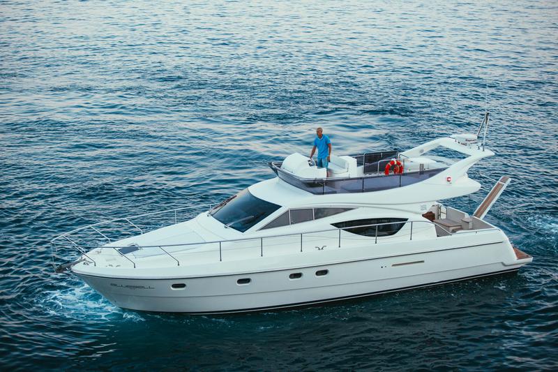 Book yachts online - motorboat - Ferretti 460 - Bluebell - rent