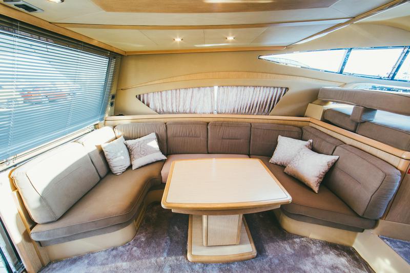 Book yachts online - motorboat - Ferretti 460 - Bluebell - rent