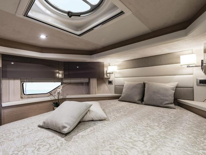 Book yachts online - motorboat - Cranchi Z35 - Vito - rent