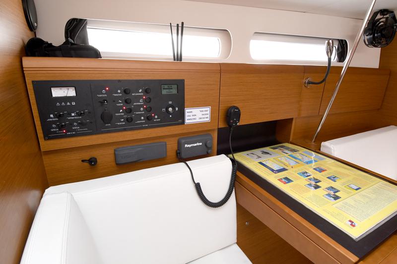 Book yachts online - sailboat - Sun Odyssey 419 - Kiss Kiss - rent