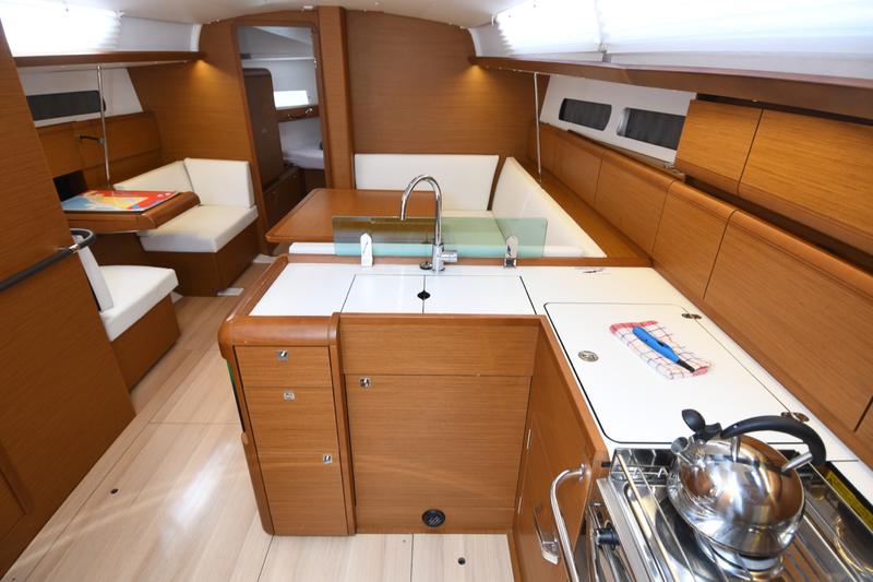 Book yachts online - sailboat - Sun Odyssey 419 - Euros - rent