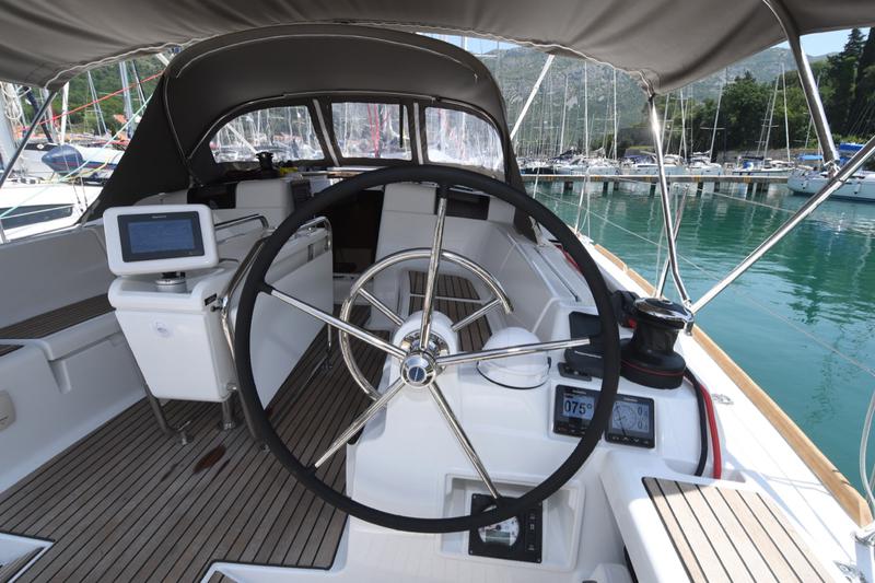 Book yachts online - sailboat - Sun Odyssey 419 - Euros - rent