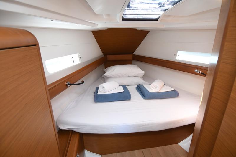 Book yachts online - sailboat - Sun Odyssey 419 - Euros - rent