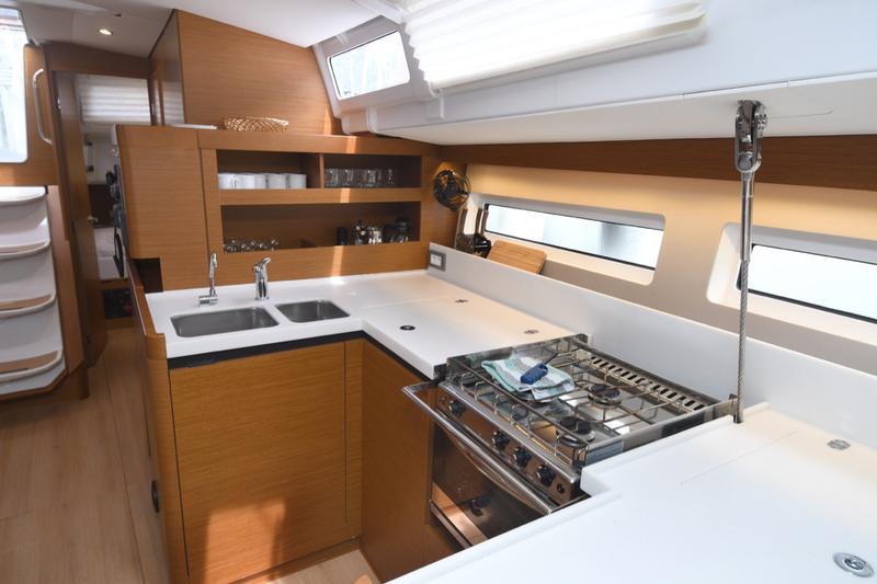 Book yachts online - sailboat - Sun Odyssey 490 "LUXE" - Caruso - rent