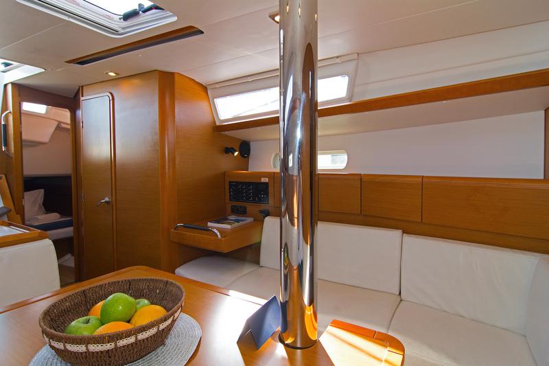 Book yachts online - sailboat - Sun Odyssey 389 - Delta Kiss - rent