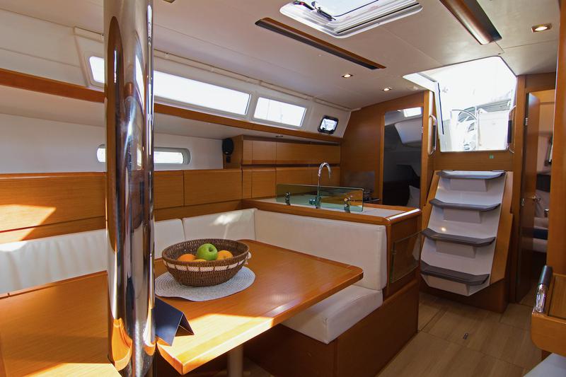 Book yachts online - sailboat - Sun Odyssey 389 - Delta Kiss - rent