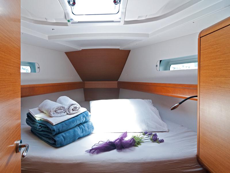 Book yachts online - sailboat - Sun Odyssey 439 - Moon Kiss - rent