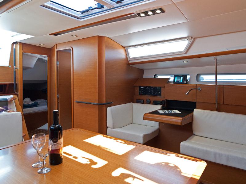 Book yachts online - sailboat - Sun Odyssey 439 - Moon Kiss - rent