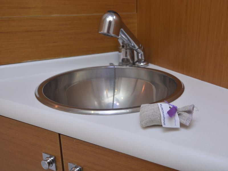 Book yachts online - sailboat - Jeanneau 53 - Žan - rent