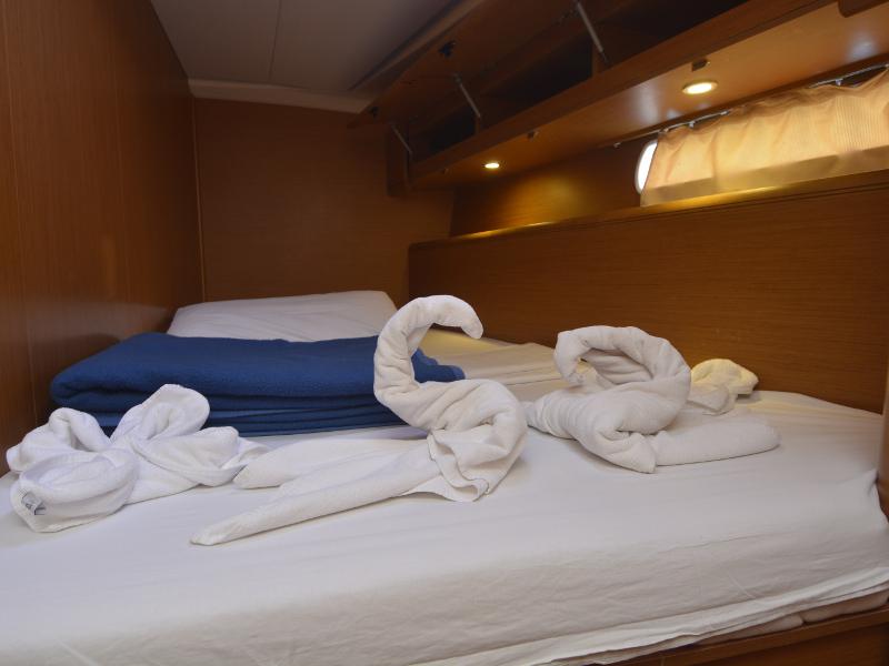 Book yachts online - sailboat - Jeanneau 53 - Žan - rent