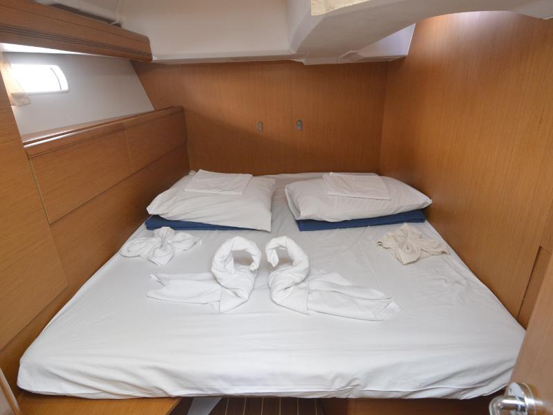 Book yachts online - sailboat - Jeanneau 53 - Žan - rent