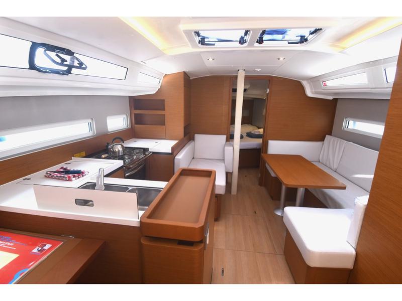 Book yachts online - sailboat - Sun Odyssey 410 - Signum Bravo - rent