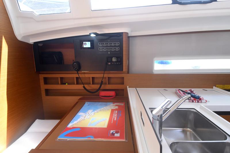 Book yachts online - sailboat - Sun Odyssey 410 - Signum Bravo - rent