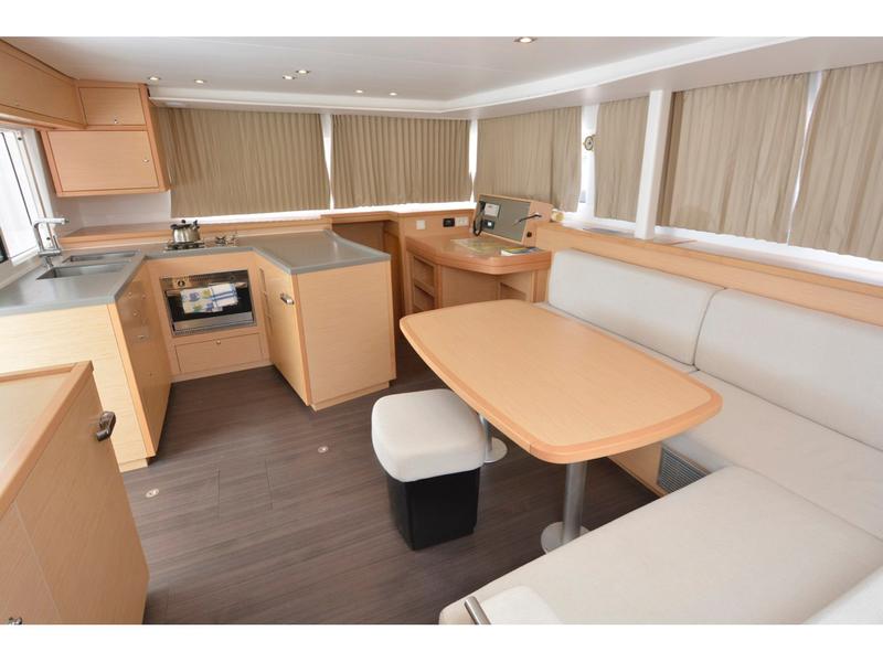 Book yachts online - catamaran - Lagoon 450 Flybridge - Orlando - rent
