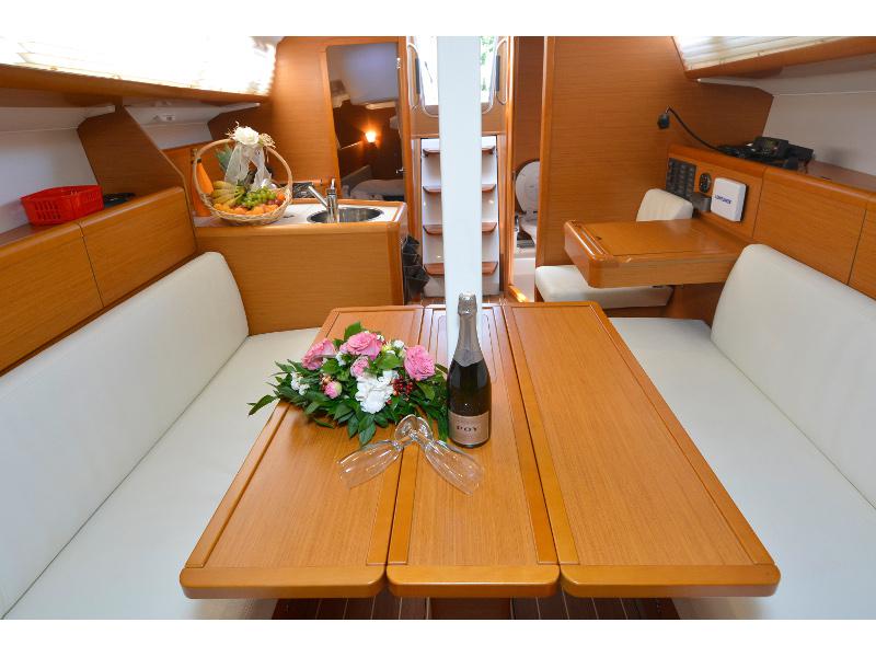 Book yachts online - sailboat - Sun Odyssey 33i - Hasta Siempre - rent