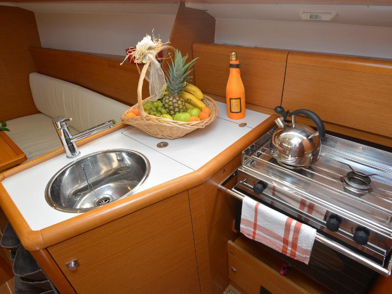Book yachts online - sailboat - Sun Odyssey 33i - Hasta Siempre - rent