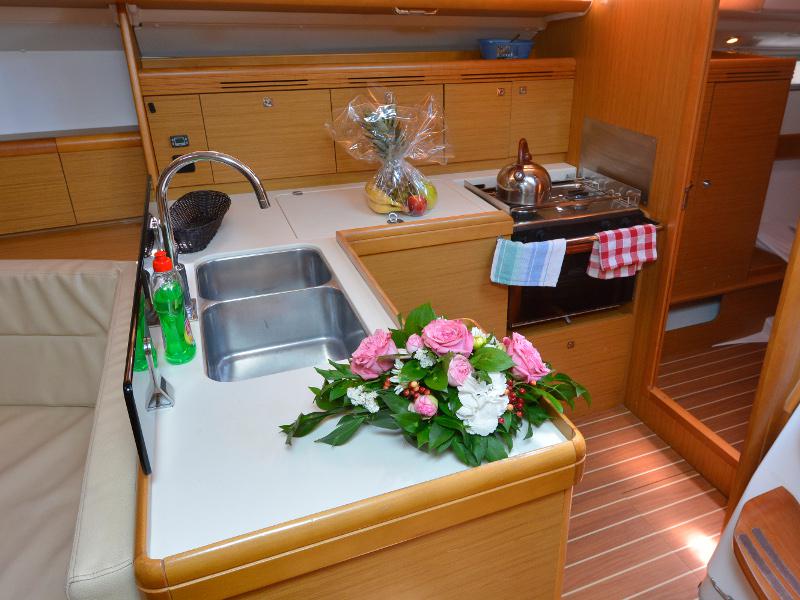 Book yachts online - sailboat - Sun Odyssey 42i - Sea Kiss - rent