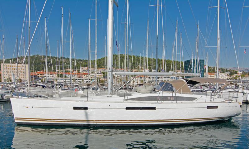 Book yachts online - sailboat - Jeanneau 53 - Omega Kiss  - rent