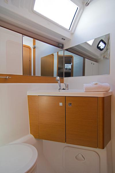 Book yachts online - sailboat - Jeanneau 53 - Omega Kiss  - rent