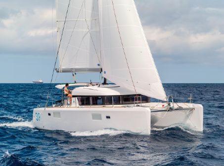 Book yachts online - catamaran - Lagoon 39 - Bakus - rent