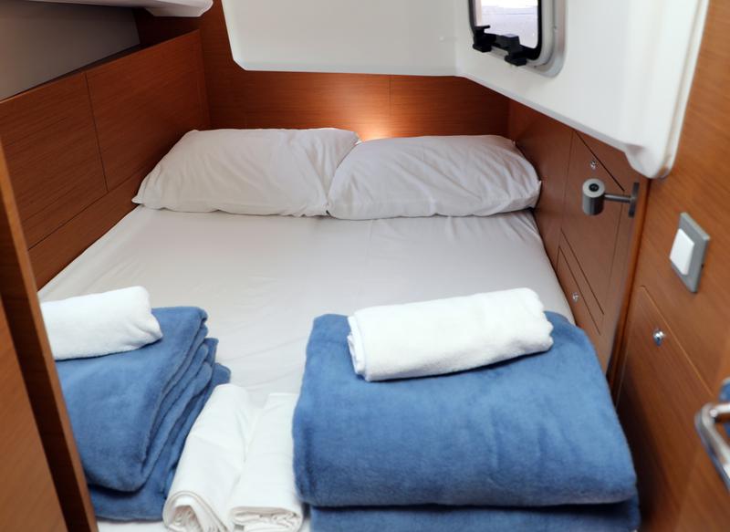 Book yachts online - sailboat - Sun Odyssey 410 - Gold Kiss - rent