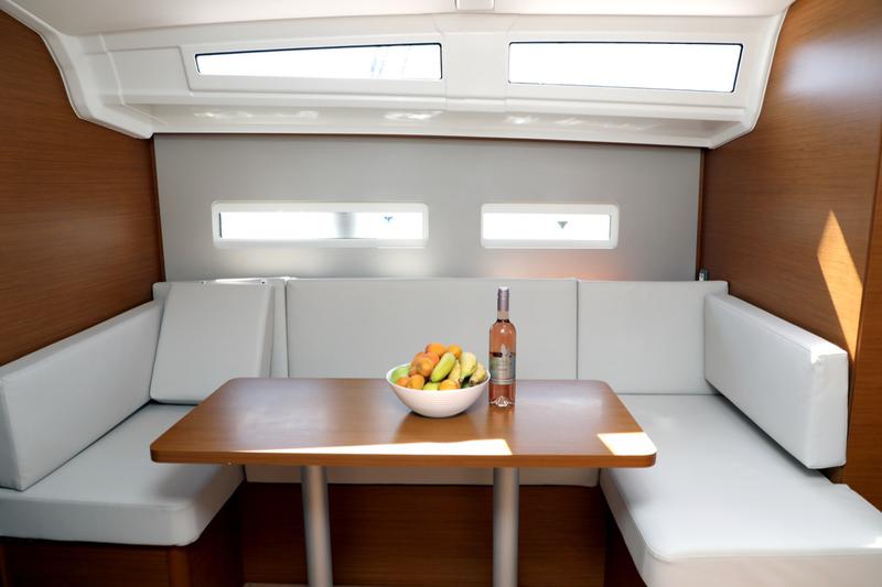 Book yachts online - sailboat - Sun Odyssey 410 - Gold Kiss - rent