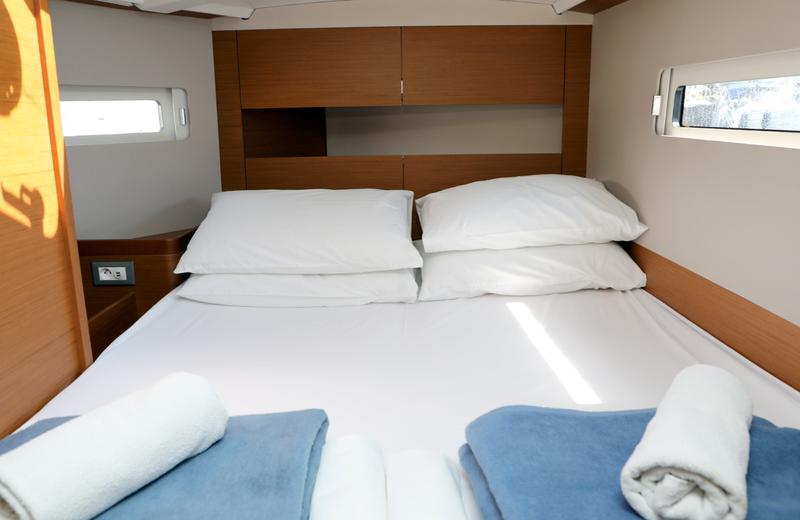 Book yachts online - sailboat - Sun Odyssey 410 - Gold Kiss - rent