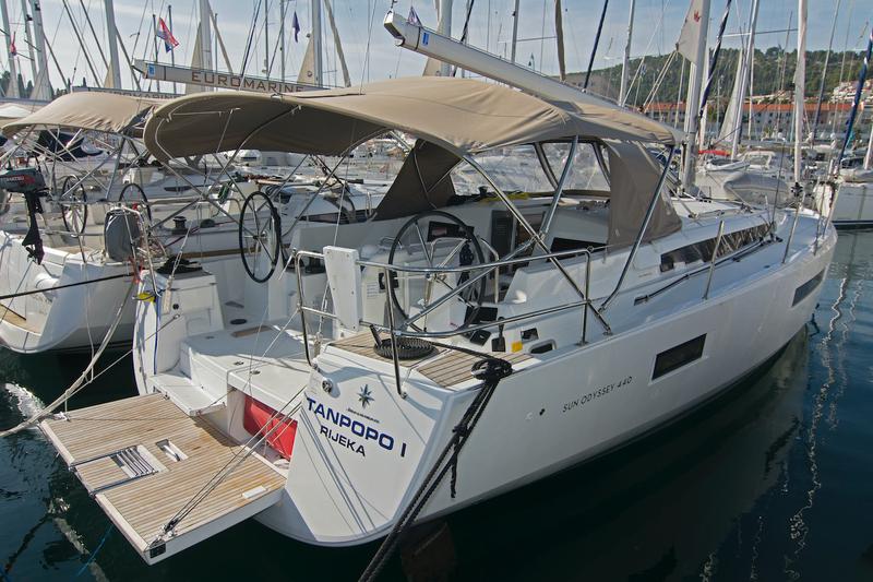 Book yachts online - sailboat - Sun Odyssey 440 - Tanpopo - rent