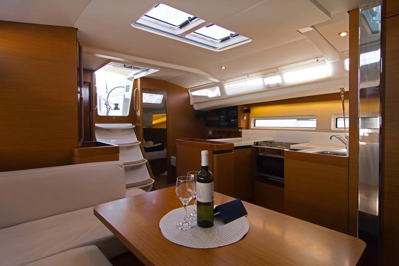 Book yachts online - sailboat - Sun Odyssey 440 - Tanpopo - rent