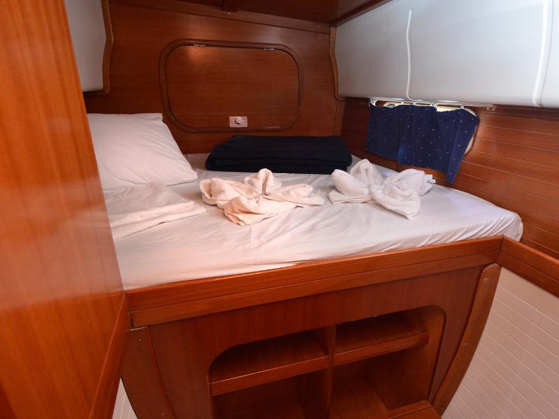 Book yachts online - catamaran - Nautitech 40 - Manuela - rent