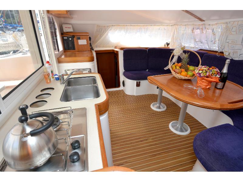 Book yachts online - catamaran - Nautitech 40 - Manuela - rent