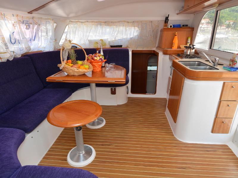 Book yachts online - catamaran - Nautitech 40 - Manuela - rent