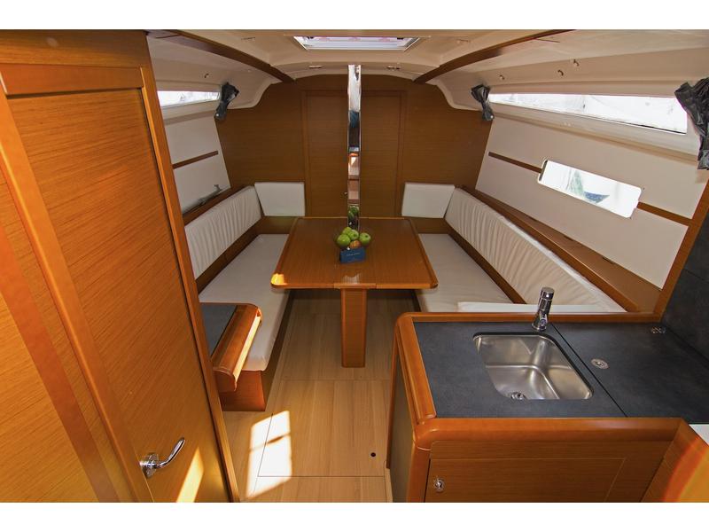 Book yachts online - sailboat - Sun Odyssey 349 - Lydia - rent