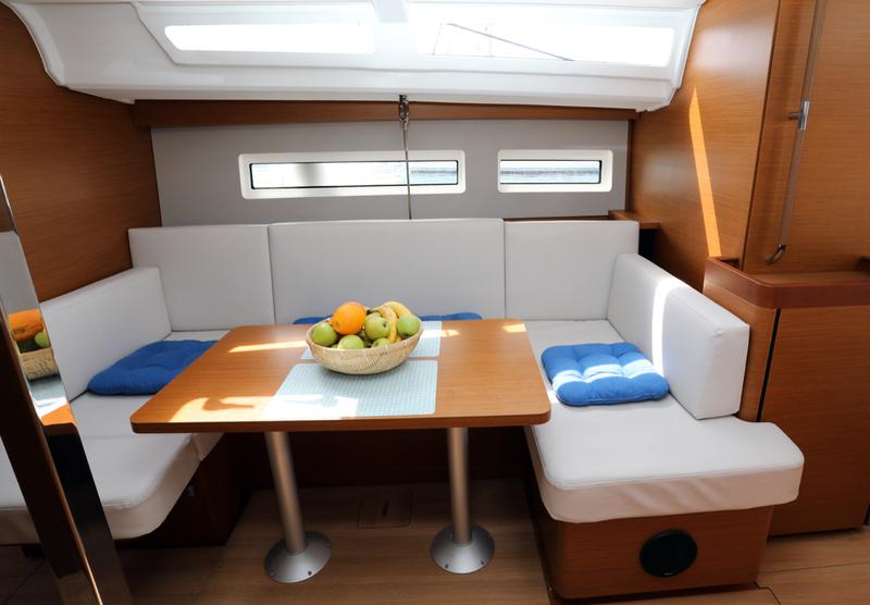 Book yachts online - sailboat - Sun Odyssey 440 - Big Kiss - rent