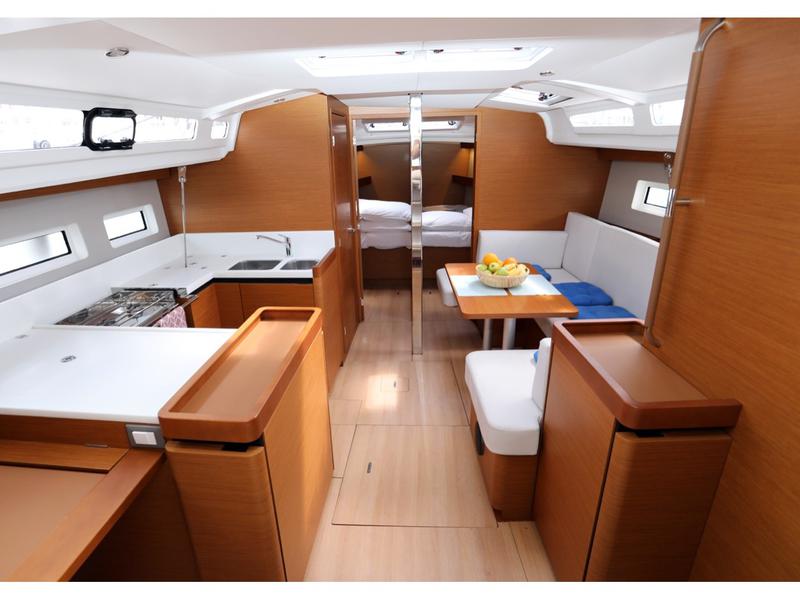 Book yachts online - sailboat - Sun Odyssey 440 - Big Kiss - rent
