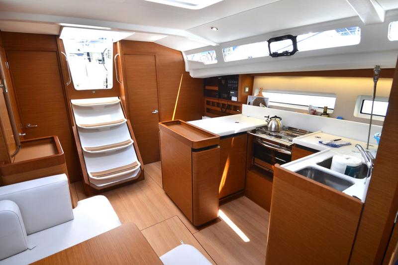 Book yachts online - sailboat - Sun Odyssey 440 - Sigma Kiss - rent