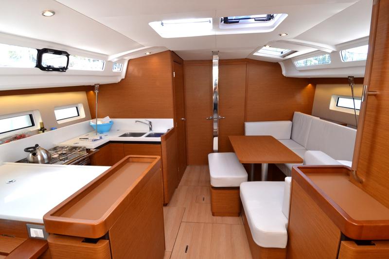 Book yachts online - sailboat - Sun Odyssey 440 - Sigma Kiss - rent