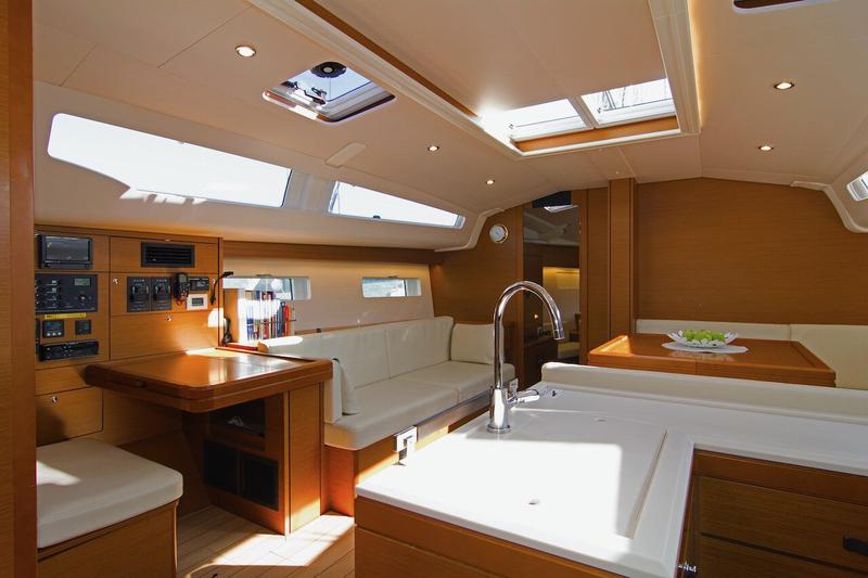Book yachts online - sailboat - Jeanneau 51 "LUXE" - Alkatan - rent