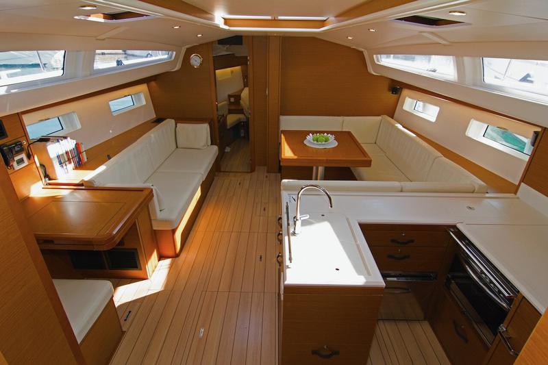 Book yachts online - sailboat - Jeanneau 51 "LUXE" - Alkatan - rent