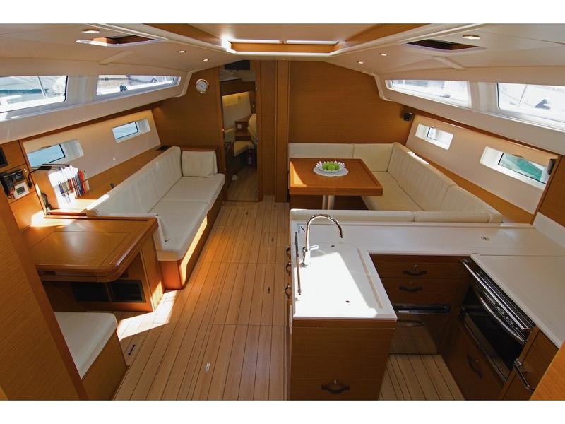 Book yachts online - sailboat - Jeanneau 51 "LUXE" - Alkatan - rent