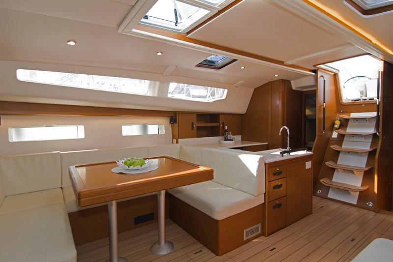 Book yachts online - sailboat - Jeanneau 51 "LUXE" - Alkatan - rent