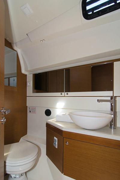 Book yachts online - sailboat - Jeanneau 51 "LUXE" - Alkatan - rent
